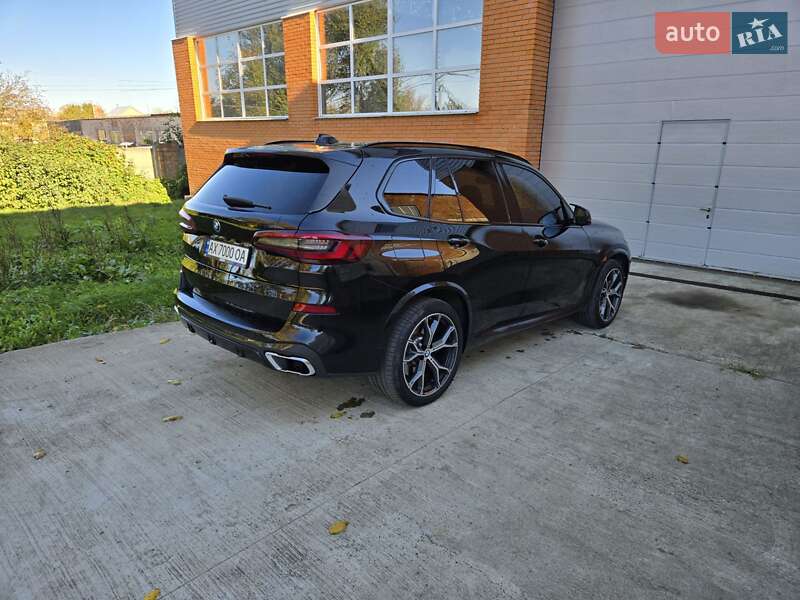 Позашляховик / Кросовер BMW X5 2022 в Чернівцях