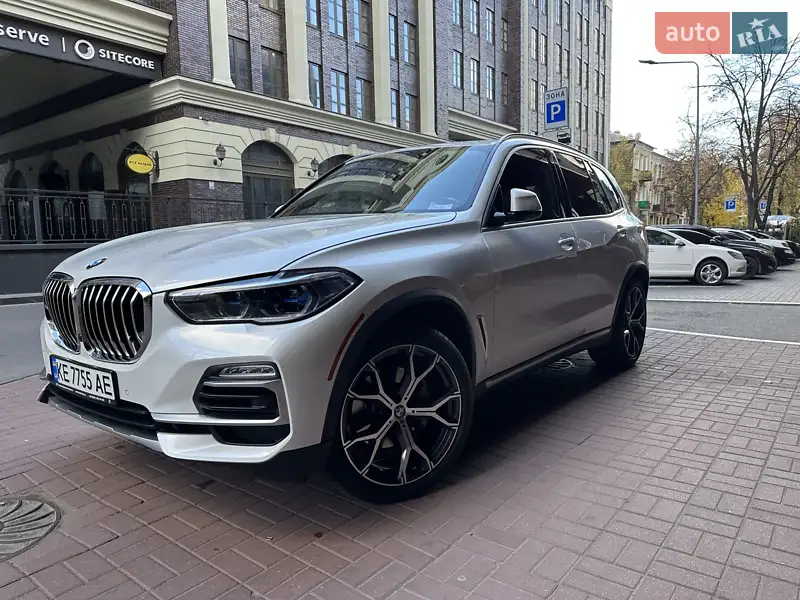 Позашляховик / Кросовер BMW X5 2018 в 