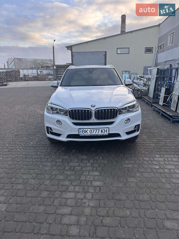 Позашляховик / Кросовер BMW X5 2017 в Луцьку