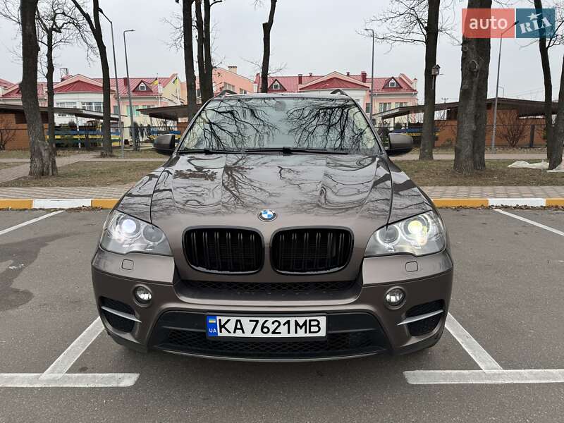 Позашляховик / Кросовер BMW X5 2013 в 