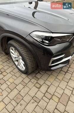 Позашляховик / Кросовер BMW X5 2021 в 