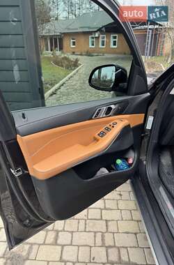 Позашляховик / Кросовер BMW X5 2021 в 