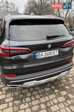 Позашляховик / Кросовер BMW X5 2021 в 
