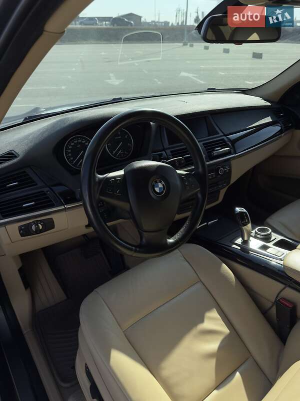 Позашляховик / Кросовер BMW X5 2010 в Львові