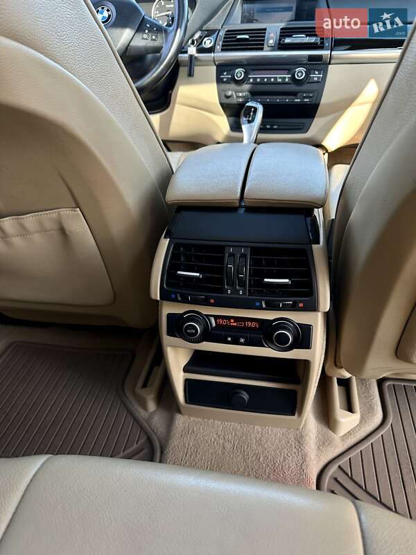 Позашляховик / Кросовер BMW X5 2010 в Львові