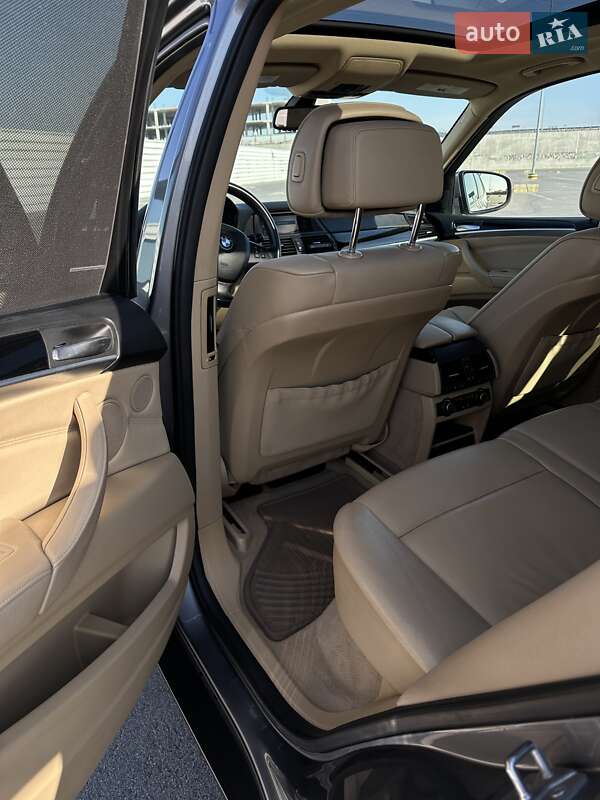 Позашляховик / Кросовер BMW X5 2010 в Львові