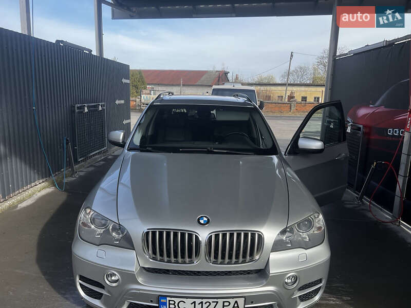Позашляховик / Кросовер BMW X5 2010 в 