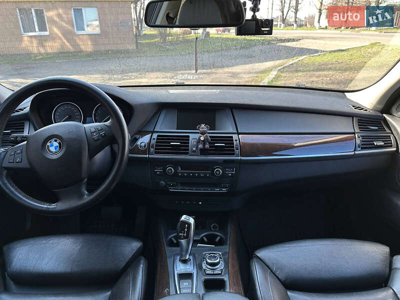 Внедорожник / Кроссовер BMW X5 2011 в Чернобае