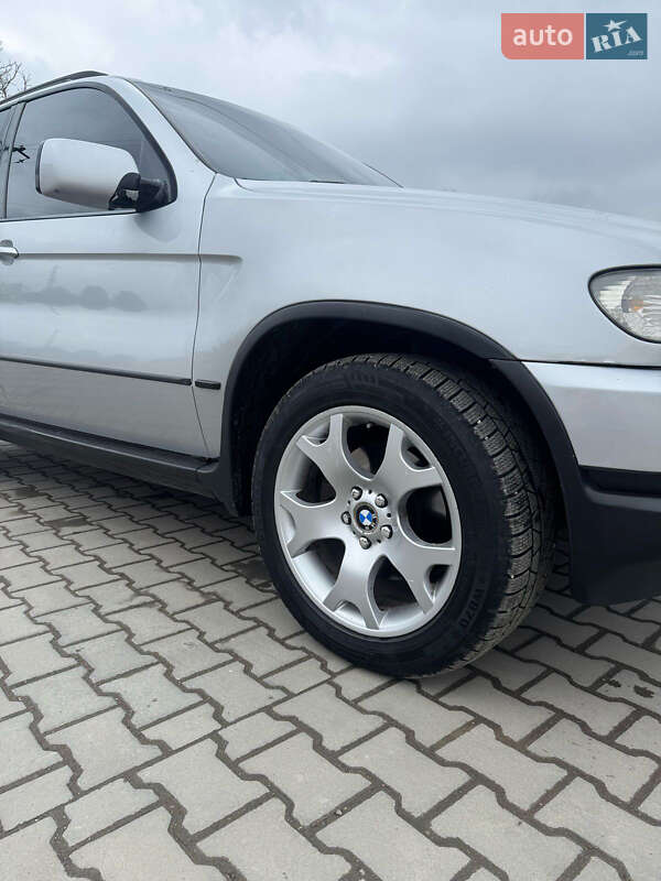 Внедорожник / Кроссовер BMW X5 2003 в Хотине