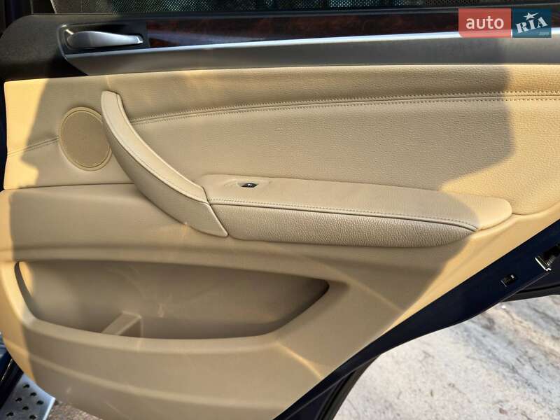 Позашляховик / Кросовер BMW X5 2011 в Охтирці