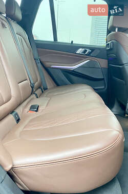 Позашляховик / Кросовер BMW X5 2021 в 