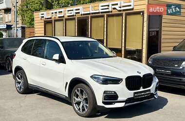 Внедорожник / Кроссовер BMW X5 2019 в 