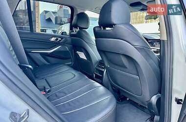 Внедорожник / Кроссовер BMW X5 2019 в 