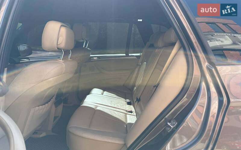 Внедорожник / Кроссовер BMW X5 2011 в Черновцах