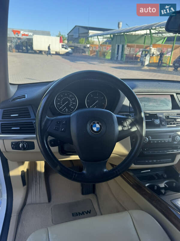 Позашляховик / Кросовер BMW X5 2010 в Чернівцях