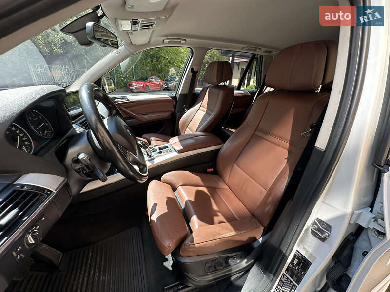 Позашляховик / Кросовер BMW X5 2012 в Чернівцях