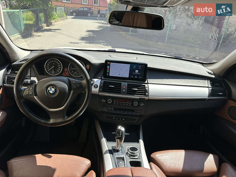 Позашляховик / Кросовер BMW X5 2012 в Чернівцях