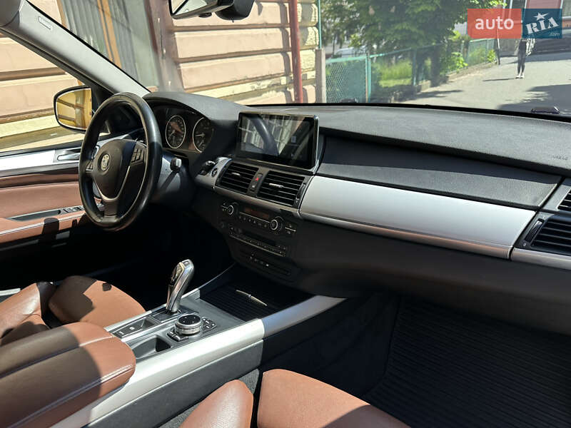 Позашляховик / Кросовер BMW X5 2012 в Чернівцях