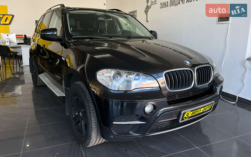 Позашляховик / Кросовер BMW X5 2011 в 