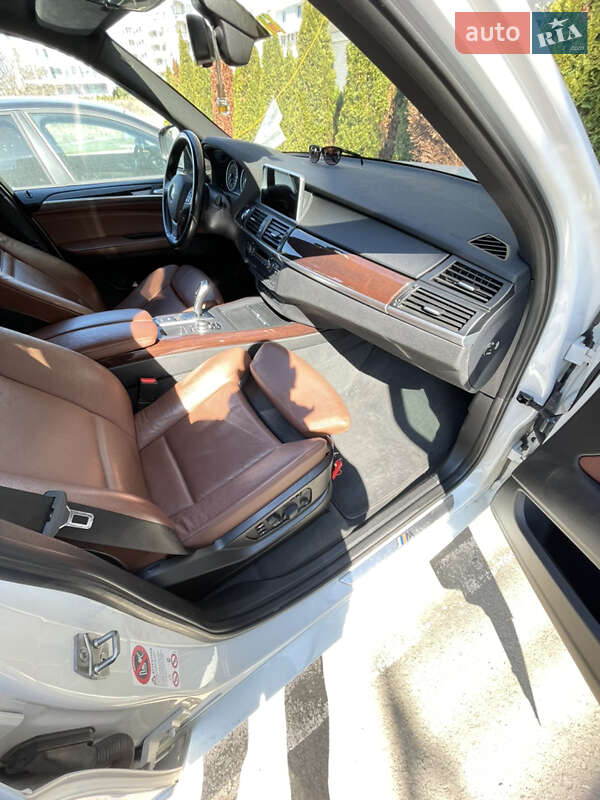 Внедорожник / Кроссовер BMW X5 2010 в Измаиле