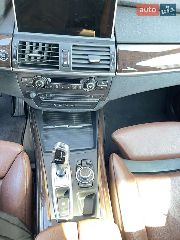Внедорожник / Кроссовер BMW X5 2010 в Измаиле