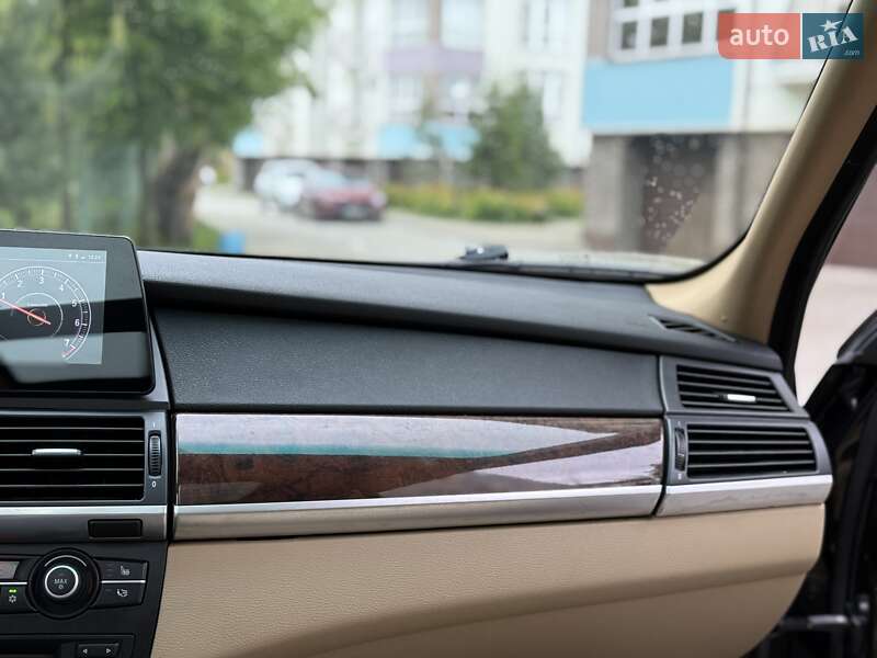 Внедорожник / Кроссовер BMW X5 2009 в Ивано-Франковске