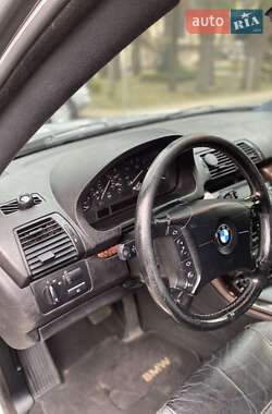 Внедорожник / Кроссовер BMW X5 2001 в 