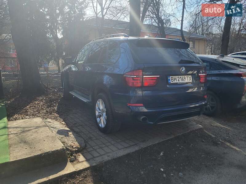 Позашляховик / Кросовер BMW X5 2011 в Чернівцях