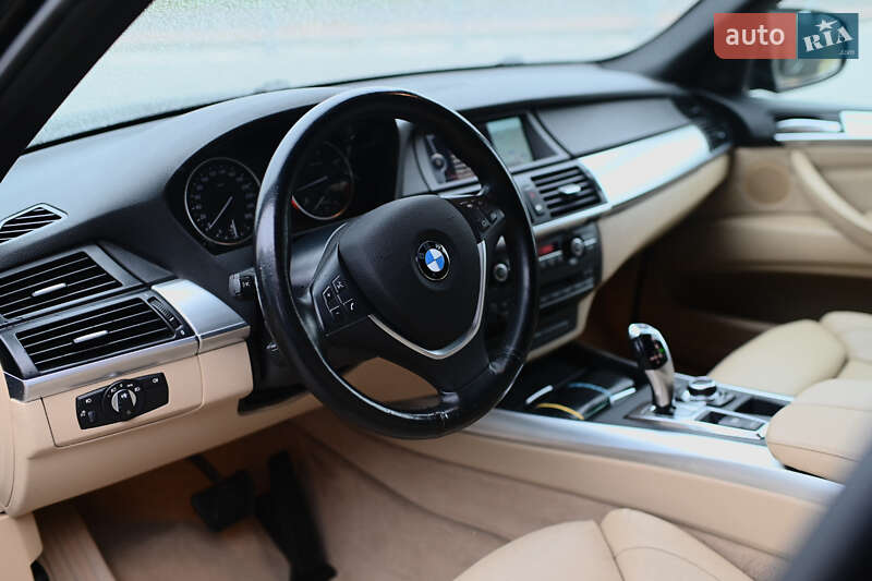 Внедорожник / Кроссовер BMW X5 2011 в Дубно