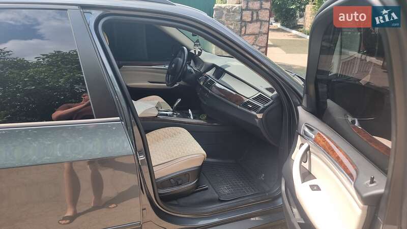 Позашляховик / Кросовер BMW X5 2011 в Краснограді