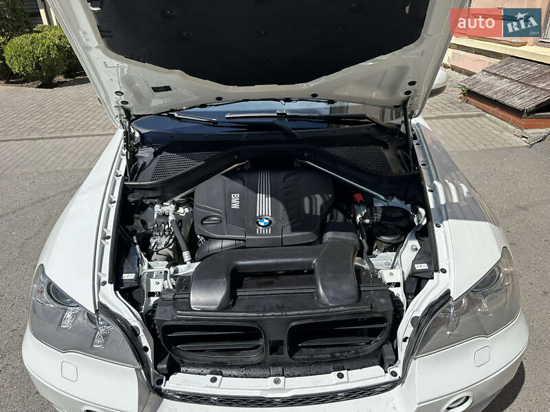 Внедорожник / Кроссовер BMW X5 2012 в Черновцах