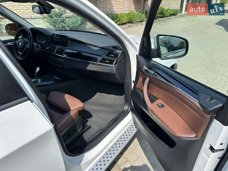 Внедорожник / Кроссовер BMW X5 2012 в Черновцах