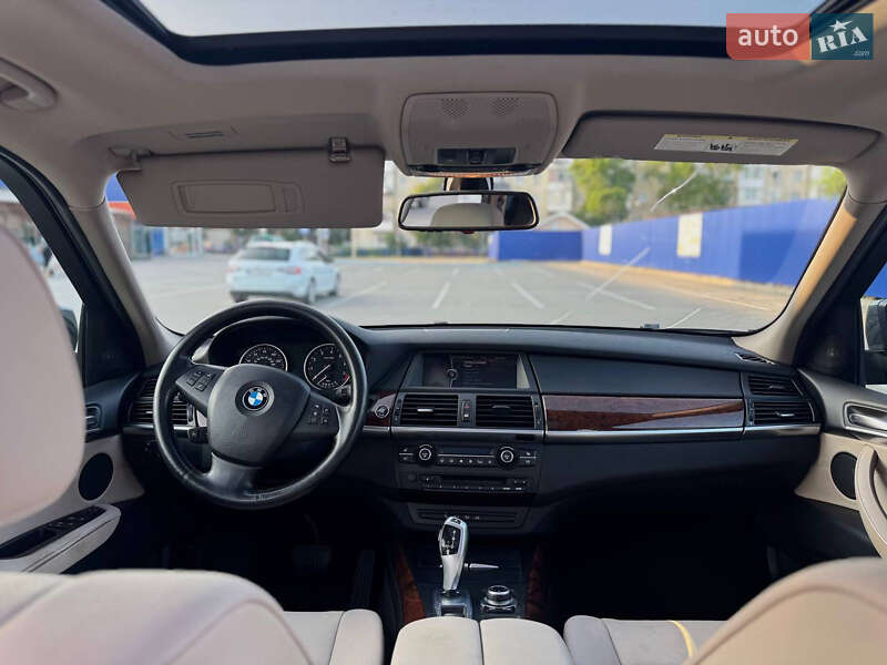 Внедорожник / Кроссовер BMW X5 2010 в Ивано-Франковске