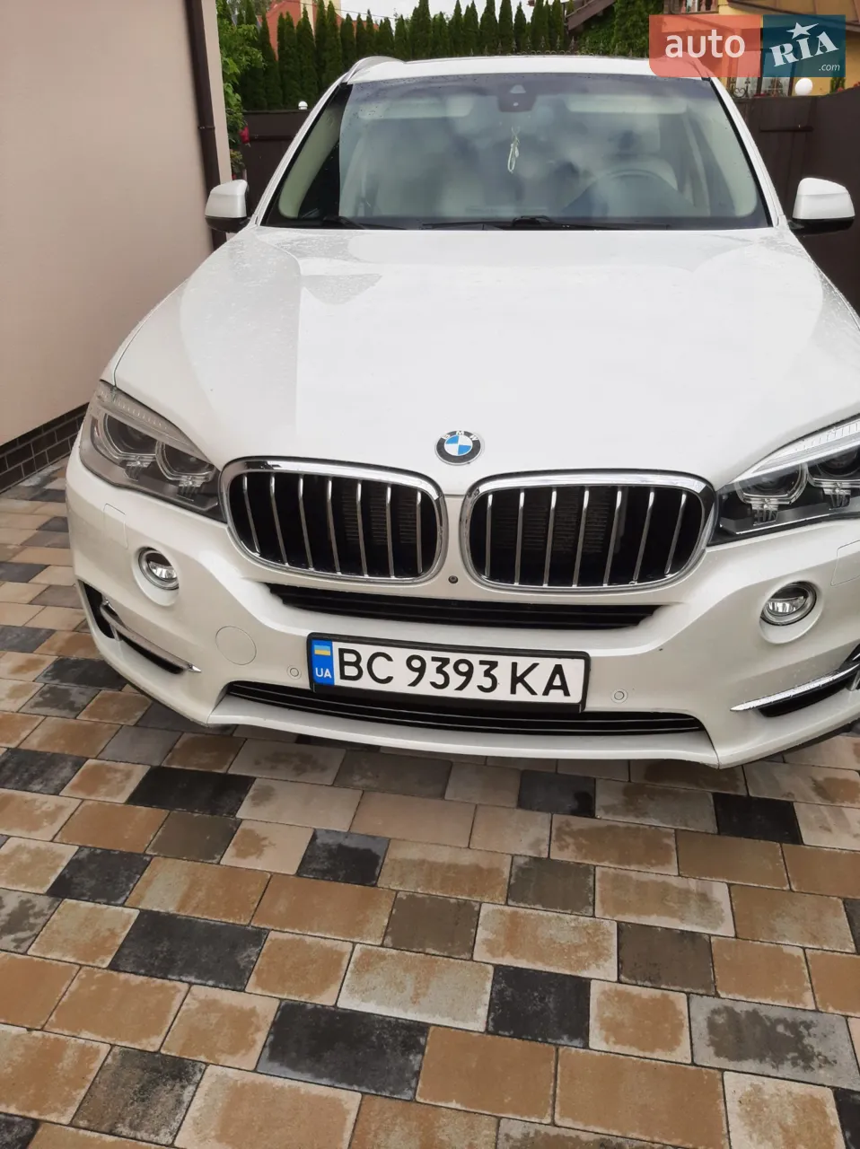 Продам BMW Х5 в кузові F15 2013р.в. з бензиновим двигуном 3.0л.Автомобіль повністю обслужений в ідеальному стані. Звіт з CarVertical додається. Дуже личить крутій пані.(Автоплощадки, перекупи і помічники з продажу прохання не турбувати)