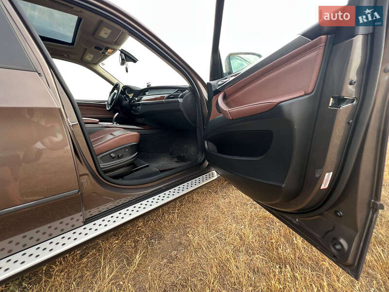 Внедорожник / Кроссовер BMW X5 2011 в Николаеве