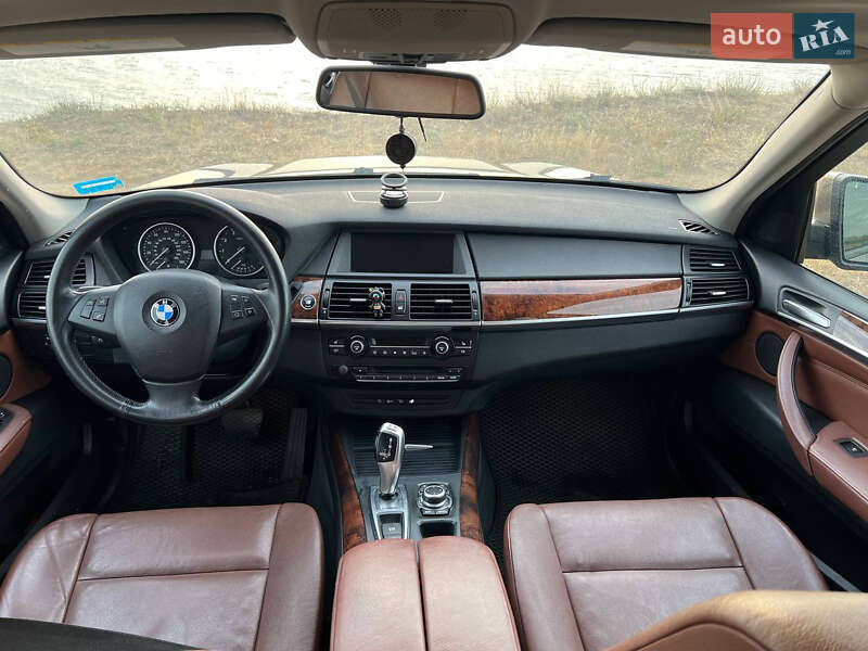 Внедорожник / Кроссовер BMW X5 2011 в Николаеве