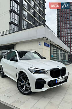 Позашляховик / Кросовер BMW X5 2021 в 