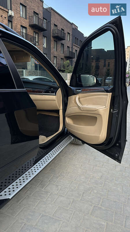 Позашляховик / Кросовер BMW X5 2011 в Івано-Франківську