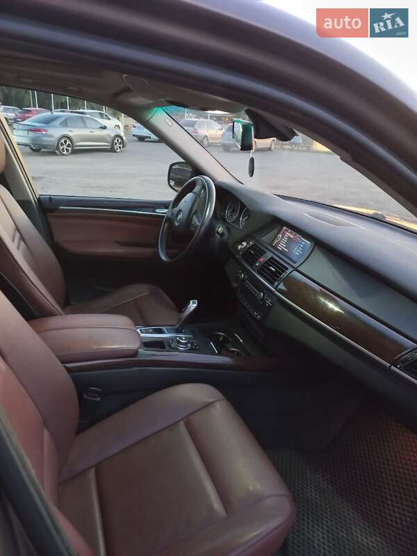 Внедорожник / Кроссовер BMW X5 2010 в Балте