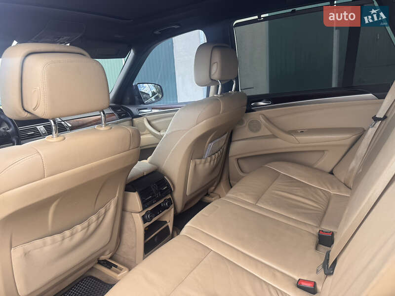 Внедорожник / Кроссовер BMW X5 2010 в Александрие