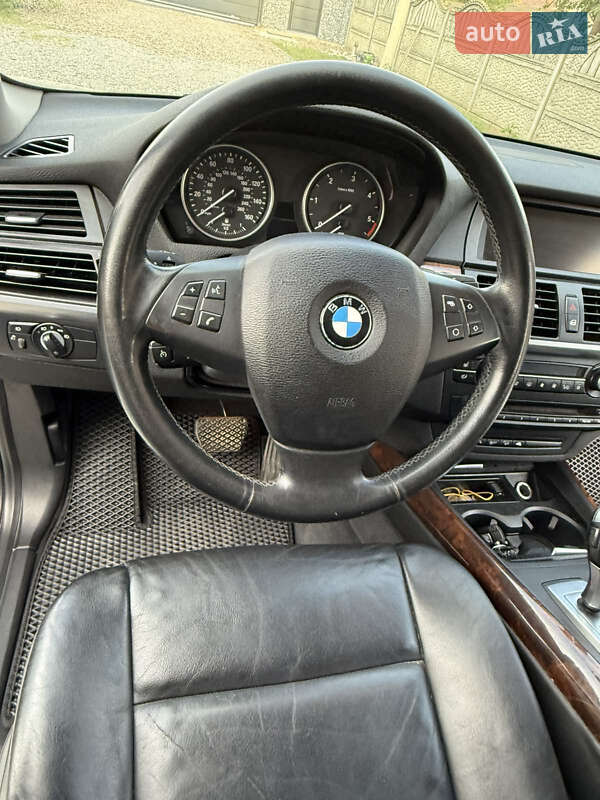 Позашляховик / Кросовер BMW X5 2012 в Чернівцях