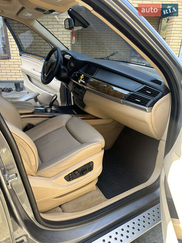 Внедорожник / Кроссовер BMW X5 2009 в Межгорье
