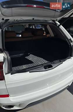Позашляховик / Кросовер BMW X5 2012 в  фото 16 Позашляховик / Кросовер BMW X5 2012 в