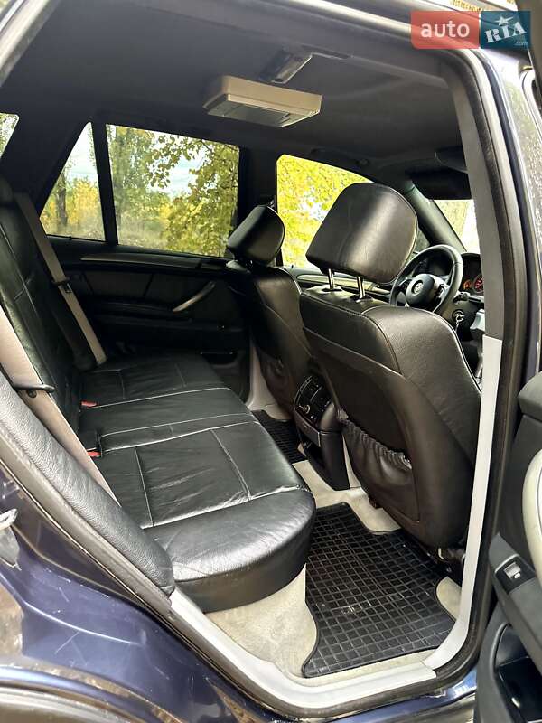 Внедорожник / Кроссовер BMW X5 2004 в Умани