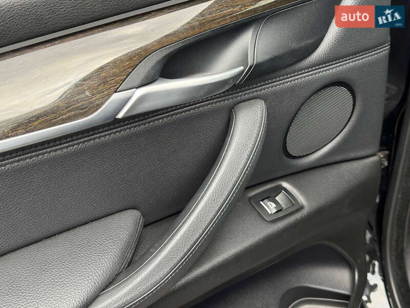 Позашляховик / Кросовер BMW X5 2015 в Луцьку