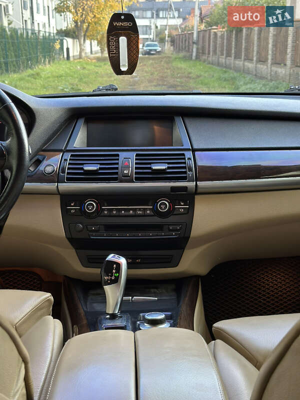 Внедорожник / Кроссовер BMW X5 2008 в Ужгороде