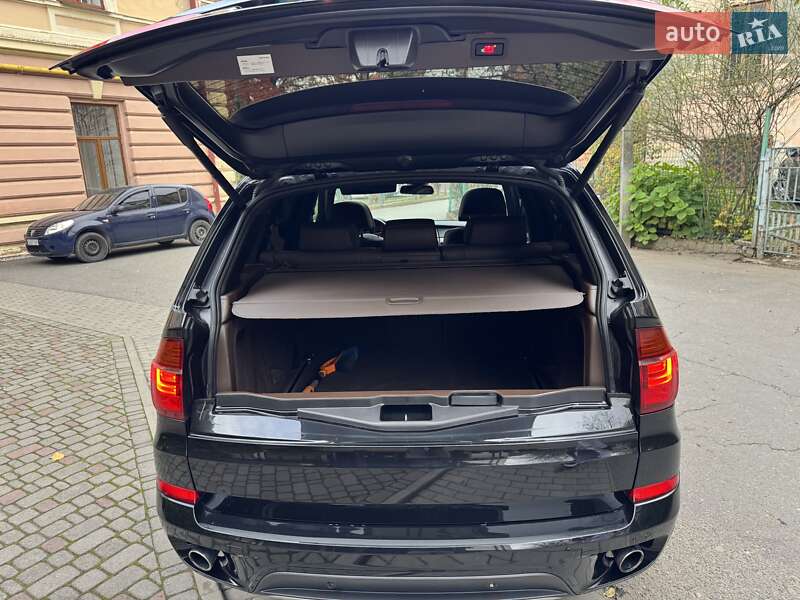 Внедорожник / Кроссовер BMW X5 2011 в Черновцах