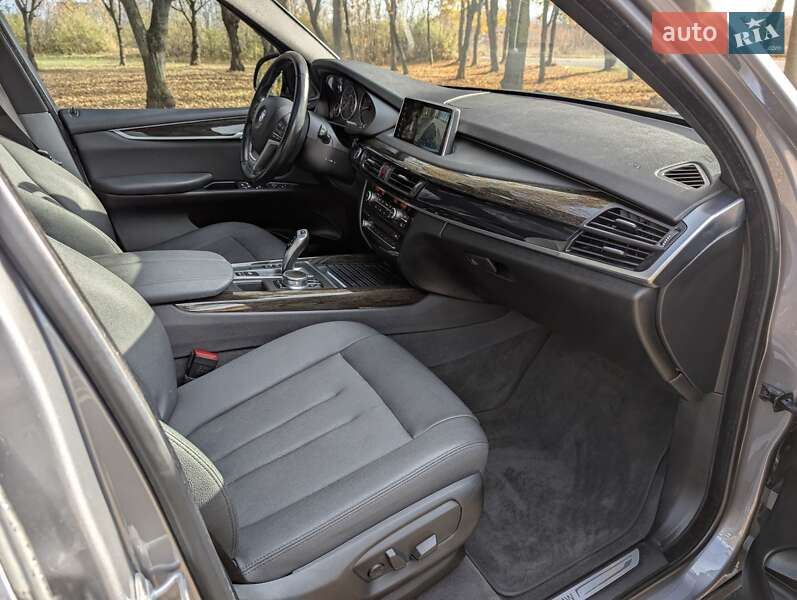 Позашляховик / Кросовер BMW X5 2017 в Луцьку