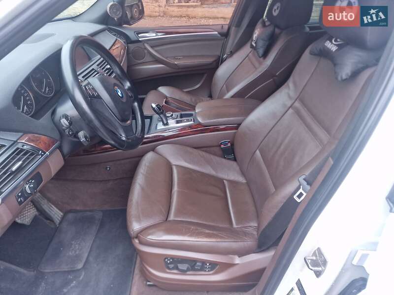 Внедорожник / Кроссовер BMW X5 2010 в Гайвороне