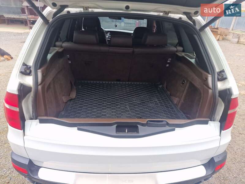 Внедорожник / Кроссовер BMW X5 2010 в Гайвороне